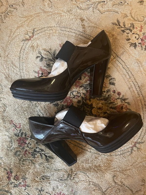 Hogan high-heeled shoes size 38 like new, dark brown