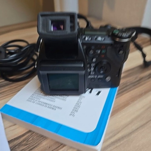 Minolta Dimage A1 digital camera with 28-200mm superzoom lens like new
