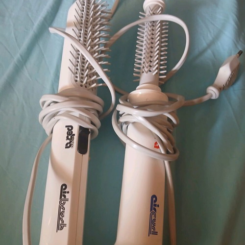 Electric hair brushes like new, set of 2, one regular and one round