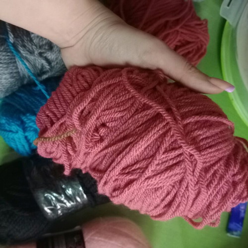 Yarns like new in various shades for crochet