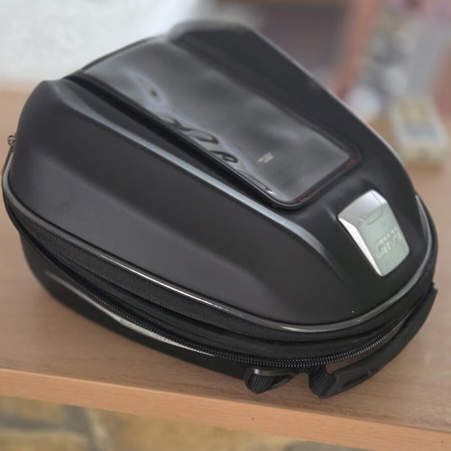 Givi 6L tankbag like new with adapter for Tracer
