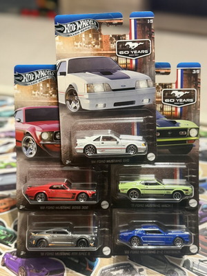 Hot Wheels Mustang πλήρες σετ σε άριστη κατάσταση