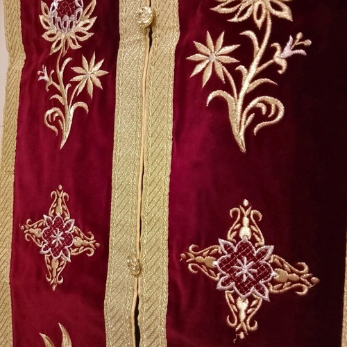 Priestly epitrachelion like new, gold thread embroidery on red velvet