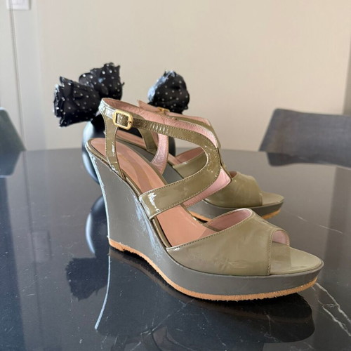 Aldo Castagna patent leather platform sandals size 40, like new, grey-olive