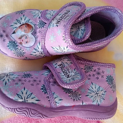 Frozen Mini Max slippers like new, non-slip, size 26