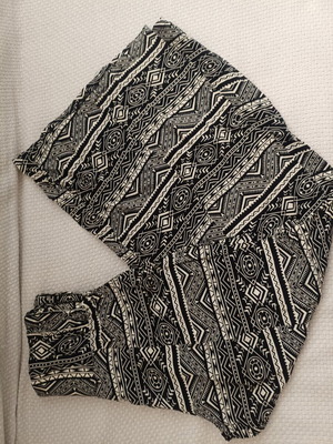 Patterned pants like new, size S 36 8, black and white