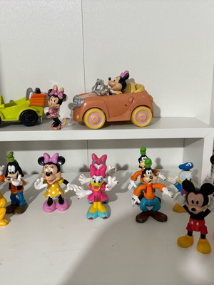 Micky Mouse collection 18 pieces used