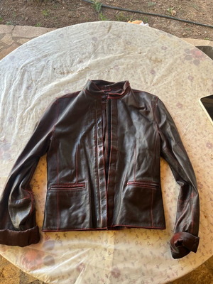 Leather jacket women like new, genuine leather