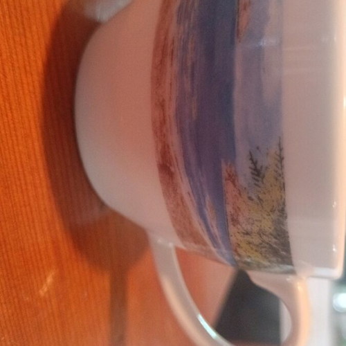 Set of 2 cups with Santorini and sea design like new