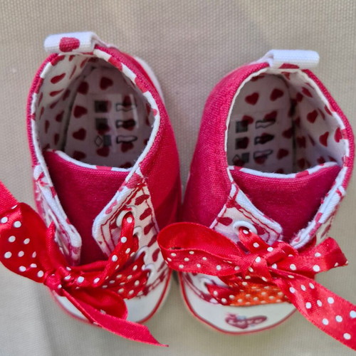 Baby booties, 2 pairs