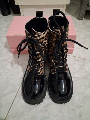 Boots like new, size 38, black patent leather with leopard print