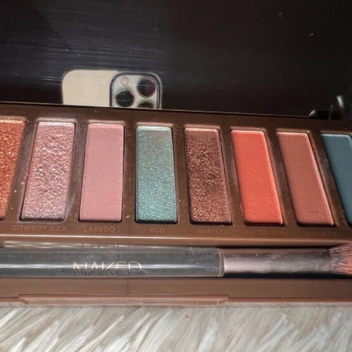 Naked palette like new with 12 shades and brush