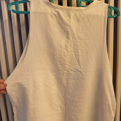 Ths Fashion sleeveless women's top medium size like new, multicolor