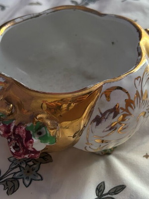 Italian vintage fontaniera like new with gilded details
