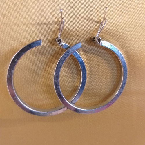 Metal hoop earrings used, 4 cm diameter, with clip