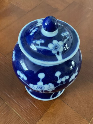 Chinese jar vase with small chip on lid