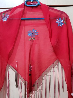Triangular organza scarf red with blue flowers like new