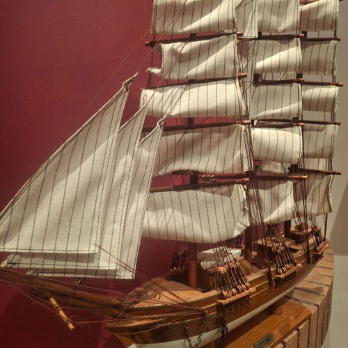 Cutty Sark wooden sailing ship replica like new
