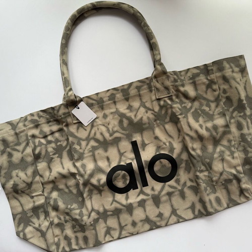 Alo shoulder bag new, large, gray