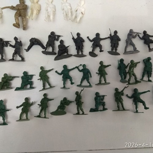 Military figure collection like new, various scales