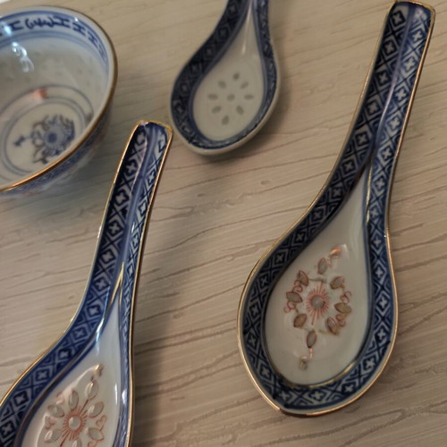 Porcelain spoons and small bowl like new, set of 5