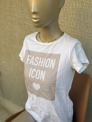 White short-sleeve t-shirt like new, size S
