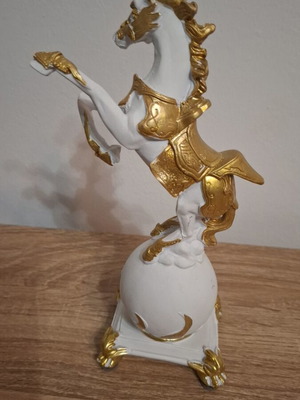Decorative table statue new, height 22 cm