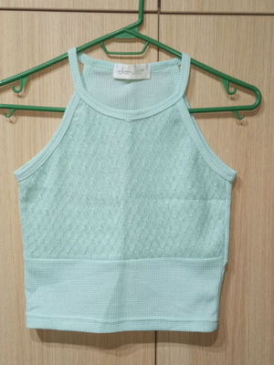 Women's top like new, pistachio color with lace design, one size