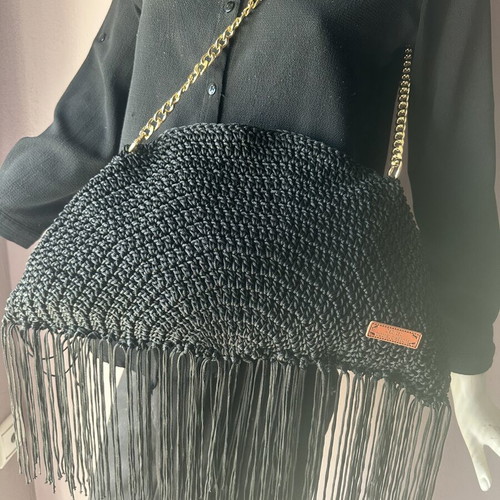 Handmade knitted shoulder bag with fringes and gold chain black