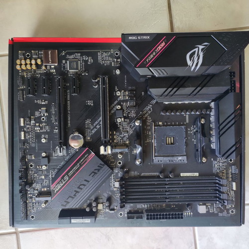 ASUS ROG Strix B550-F Gaming motherboard used, non-functional for repair or parts