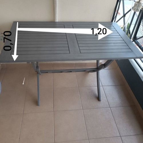 Garden table with 4 chairs and cushions like new