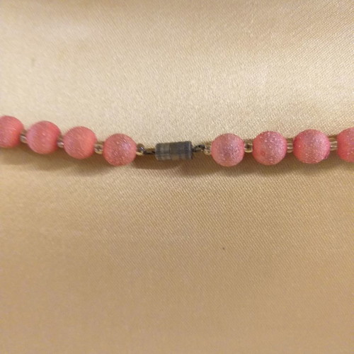 Orange-red necklace with textured stones used