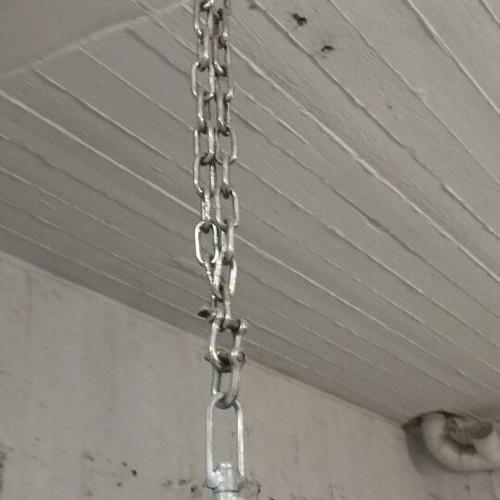 Box Alpine punching bag 1.35m like new with heavy-duty chain