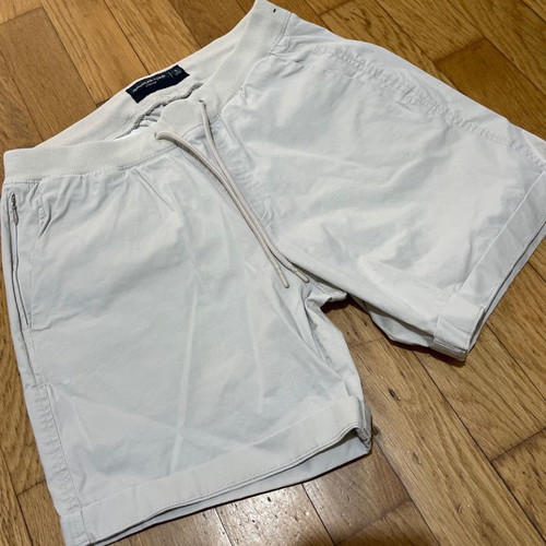 Abercrombie & Fitch shorts size S like new, beige