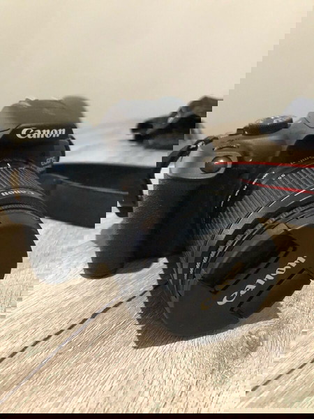 canon EOS 2000D