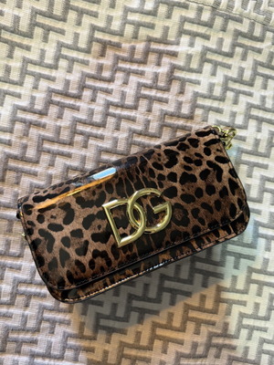 Dolce & Gabbana leopard print bag like new, brown shiny fabric