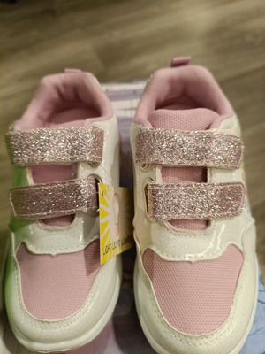 Frozen District kids athletic shoes new, white, sizes 26,27,31,32