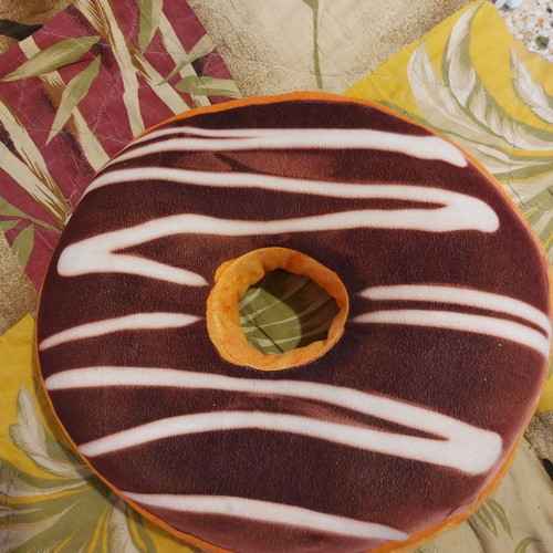 Donut pillow like new, 38 centimeters