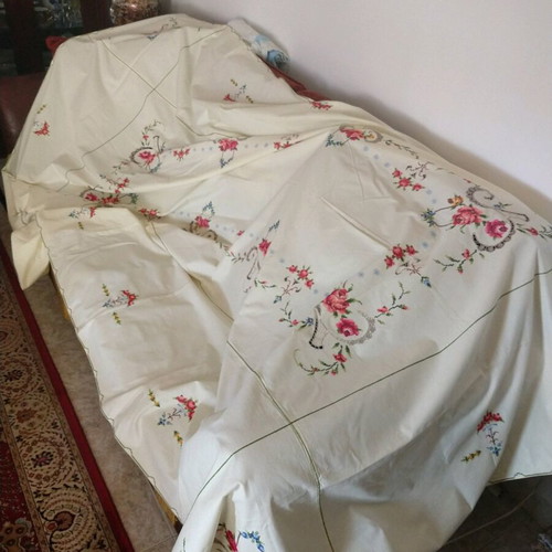 Tablecloth with embroidery and 12 napkins new, ecru color