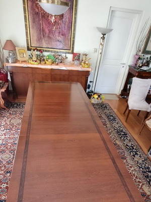 Sarris Walnut Extendable Dining Set like new with 6 Leather Chairs and 2 Armchairs
