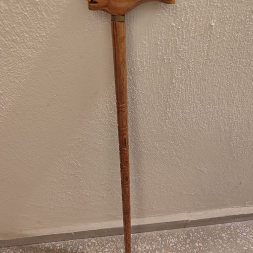 Wooden carved walking stick like new with dragon head handle