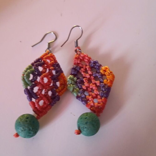 Bracelet and two pairs of earrings handmade, colorful, wood parrots