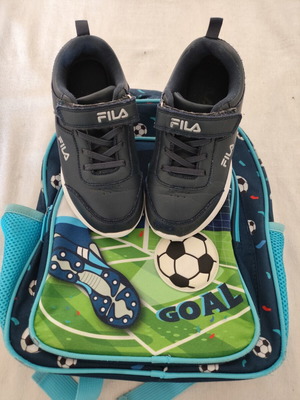 Fila αγορίστικα μπλε παπούτσια νούμερο 31 μεταχειρισμένα με βέλκρο και δώρο σακίδιο