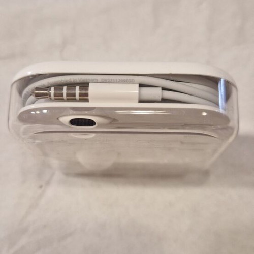 Apple EarPods wired headphones with 3.5mm jack