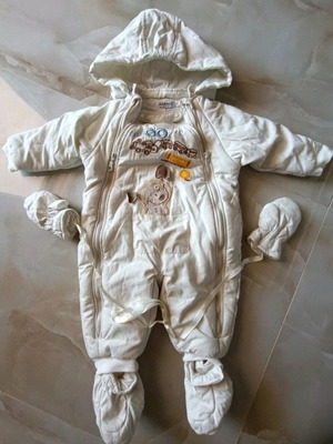 Baby exit suit with detachable gloves and booties new