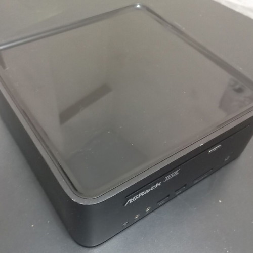 Mini PC retro gaming console with Intel Core i5 and Logitech F310 controller