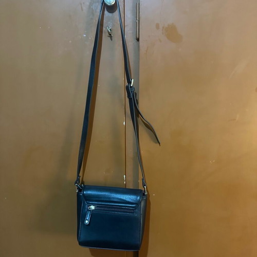 Carpisa women's crossbody bag black like new