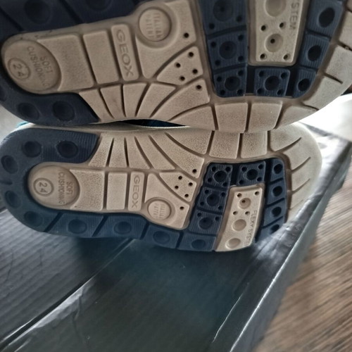 Geox kids sandals size 24 like new