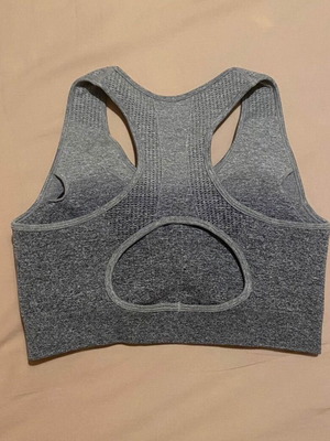 Sports bra gray M/L like new, athletic top with removable cups