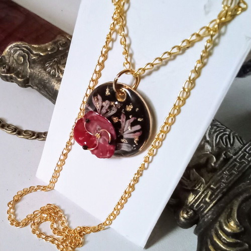Handmade Red Flower Necklace new with resin and dried flowers